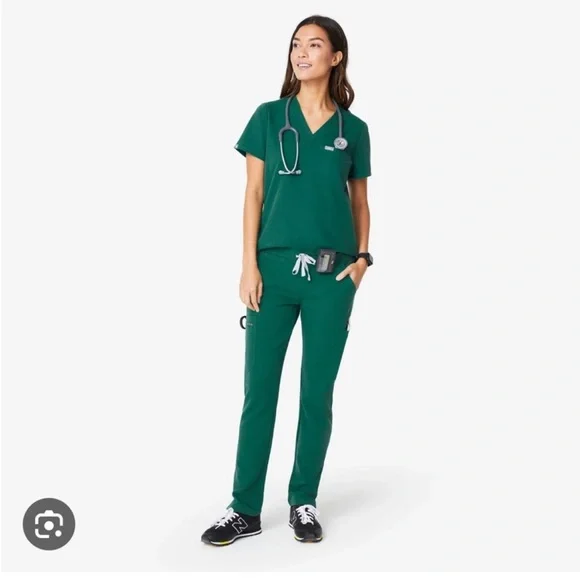 Fig pants hunter green size XS/tall yola style lots of pockets nurse pants - Picture 2 of 14